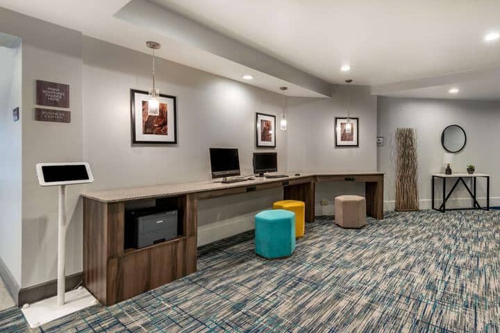 Business Center 51 of 55