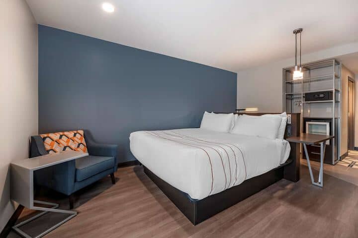 Room 6 of 26